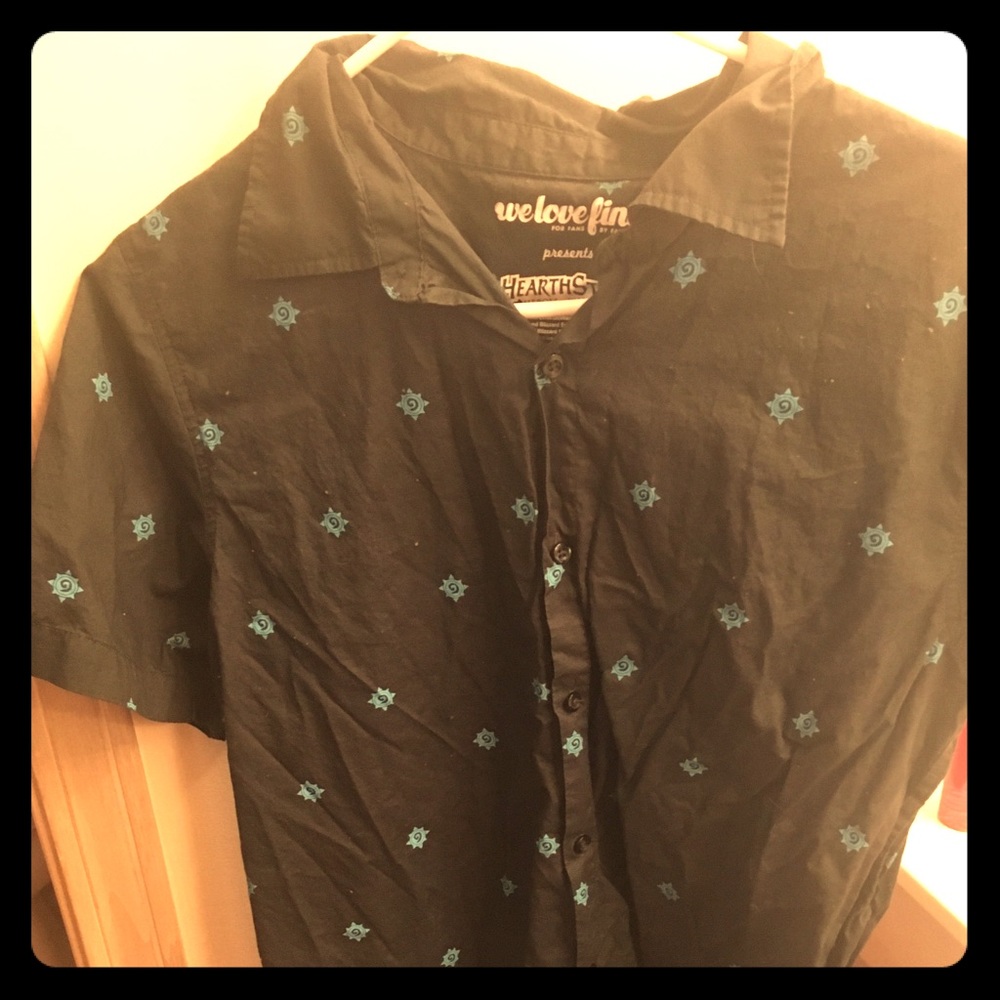 Hearthstone  S short sleeve dressshirt. Never worn